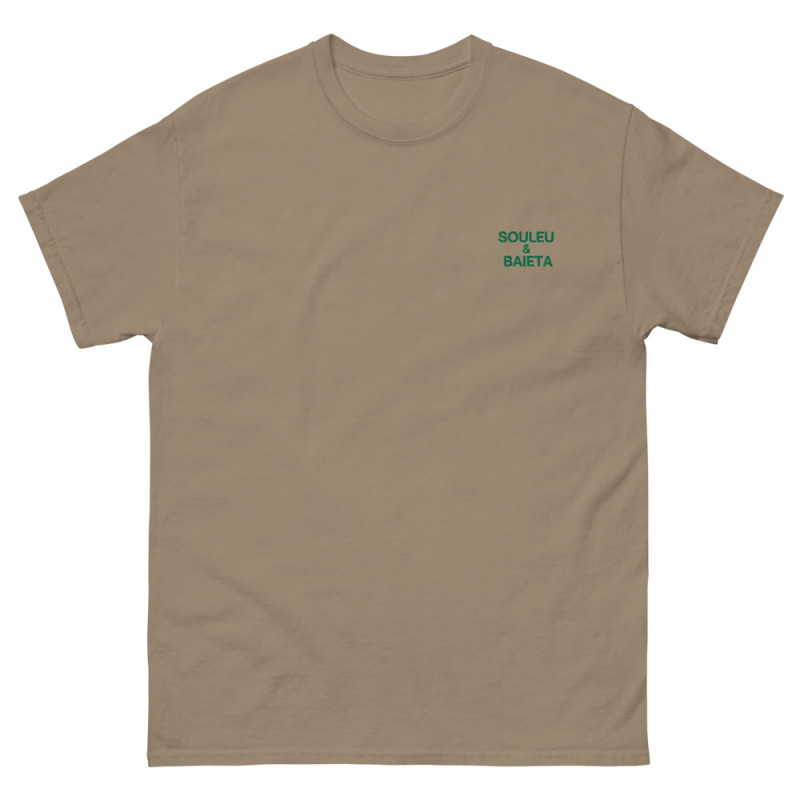 T-shirt "Merda de Can – Pause Fringale" avec broderie "Souleu & Baieta" T-shirt "Merda de Can – Pause Fringale" avec broderie "Souleu & Baieta"